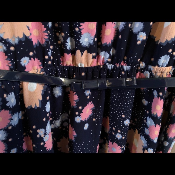 Elle flutter-sleeve dress with belt - Picture 3 of 6